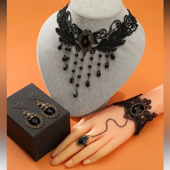 🎃🍂Vintage Lace Necklace, Bracelet & Skull Earrings Set - Picture 1 of 6